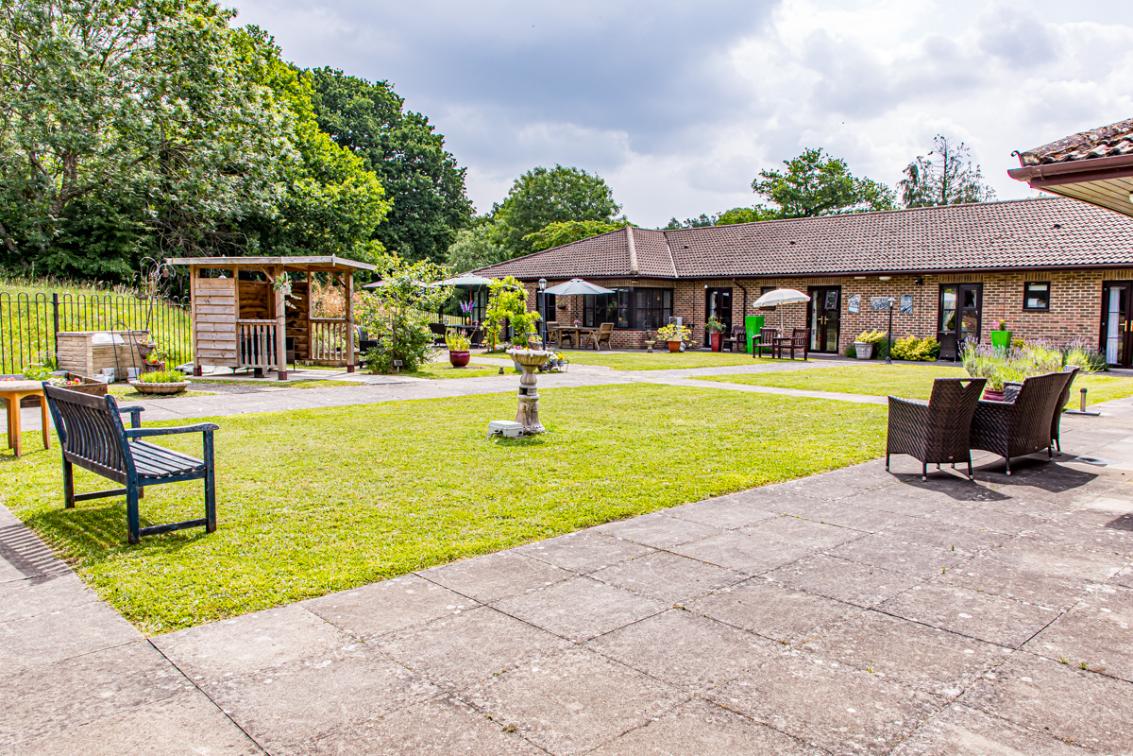 garden area with outdoor seating